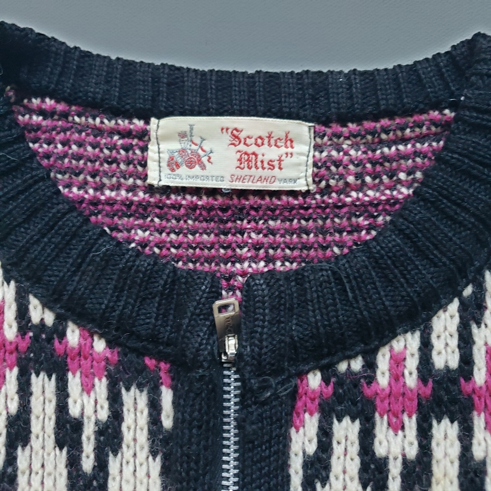 1960s 1970s Vintage Scotch Mist Shetland Cream Magenta Black Wool Sweater - Picture 3 of 9